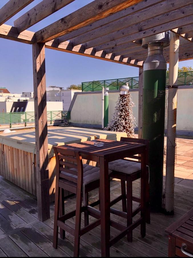 Romantic Studio With Jacuzzi Prague Luaran gambar