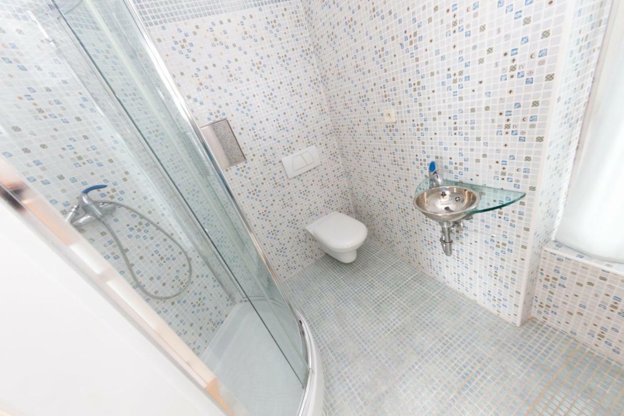 Romantic Studio With Jacuzzi Prague Luaran gambar